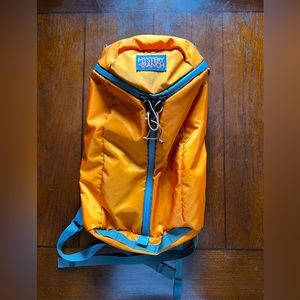 NWOT Mystery Ranch Urban Assault 21 (Hunter/21L)